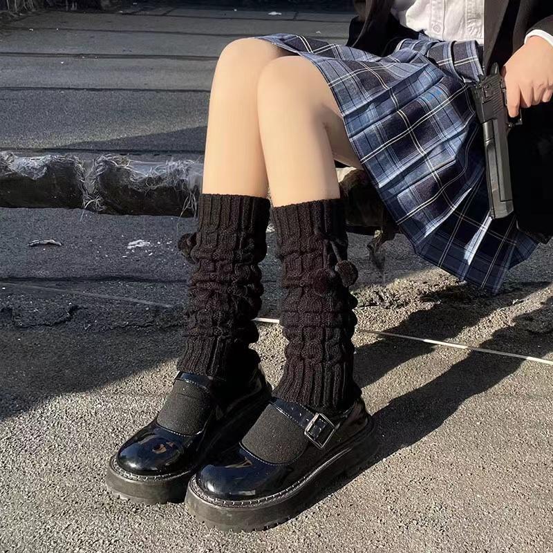 

Зимние теплые носки в японском стиле, теплые вязаные носки в стиле Лолиты, шерстяные вязаные носки с шариками, гетры с шариками для женщин One Size чёрный