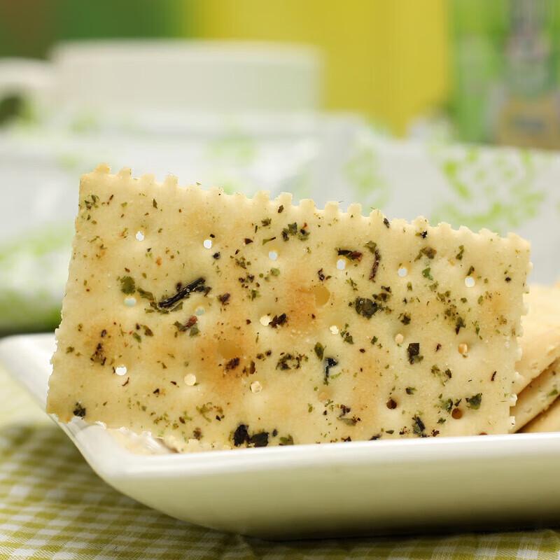 Giant Wave Yeast Soda Crackers