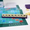 SCRABBLE Interaktywna Gra Ortograficzna: Zabawka edukacyjna dla 2-4 graczy, idealna do zabawy rodzic-dziecko