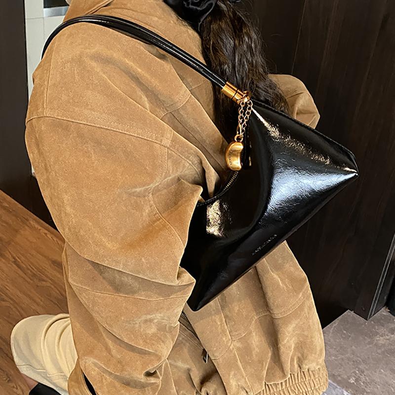 Retro Leather Shoulder Bag Women's Underarm Moon Tooth Crossbody Bag Handheld Bag Elegant Design Fashion Chain Pendant Handbag