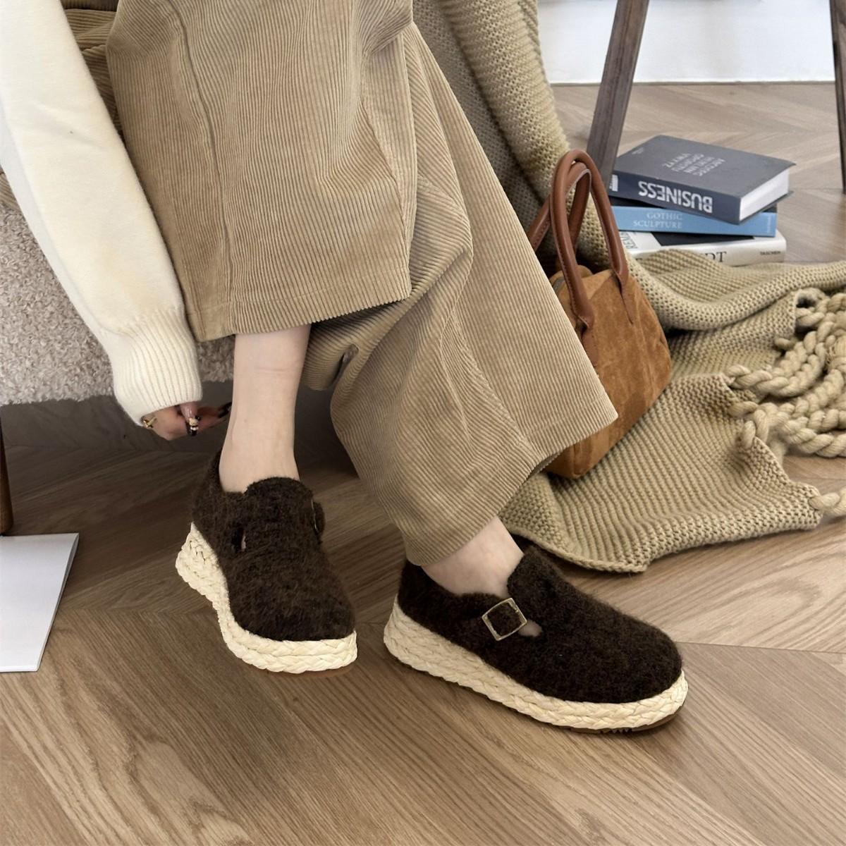 

2025 autumn and winter new round head inner hemp woven wedge heel matte fur belt buckle wedge heel women s single shoes 40 сірий колір