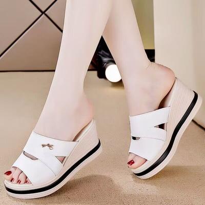 Fashion Luxury 2024 Summer New Women's High Heel Slippers for Youth Breathable and Anti Slip Versatile High Quality Lightweight Slippers