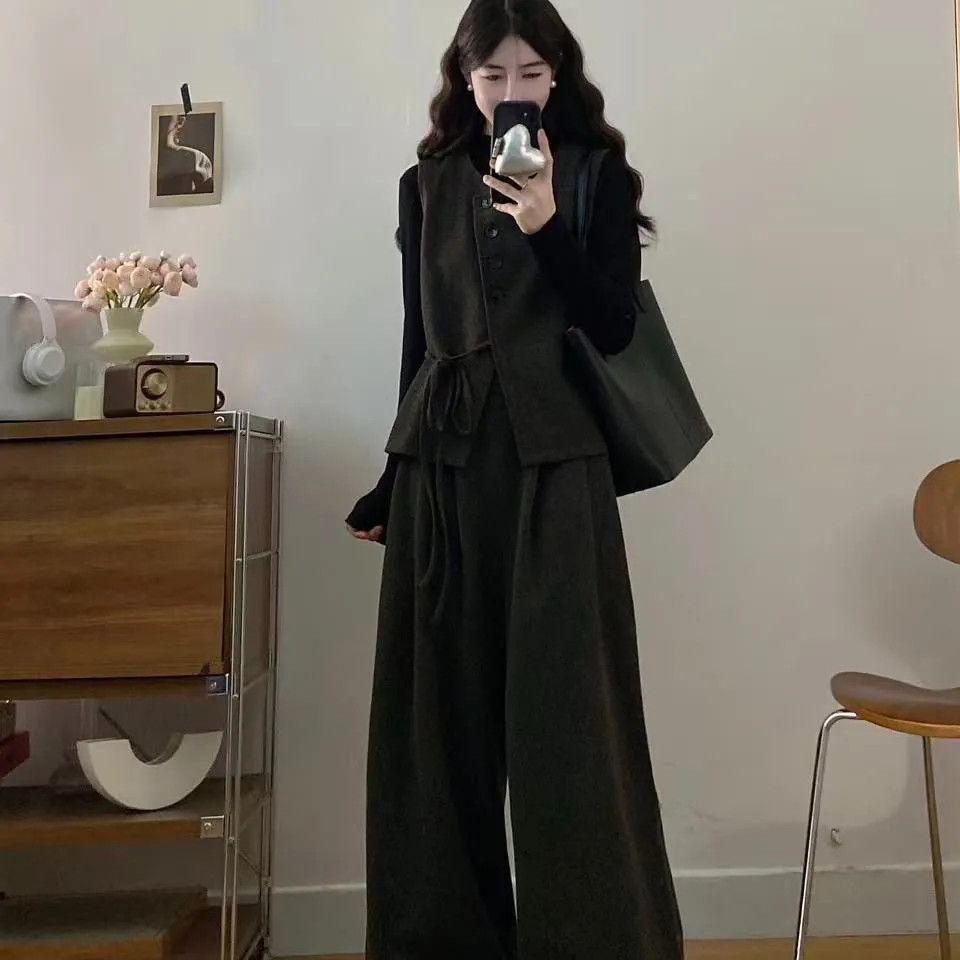 

2026 Plus Size Women s Woolen Three-Piece Set: Autumn/Winter Base Shirt, Vest, and Pants L 100-120