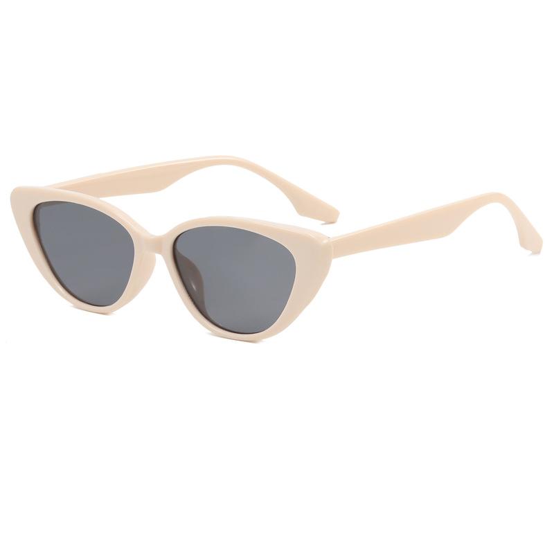 Retro Triangular Cat Eye Small Face Sunglasses Women'S High-End Sense Black Small Frame Sunscreen Shape Photo Sunglasses