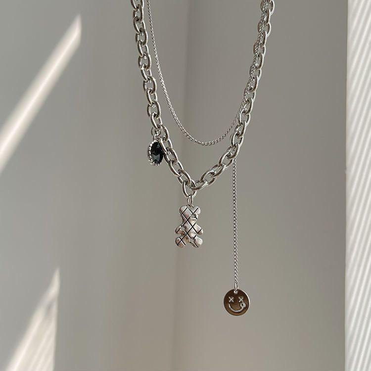 Colier pentru femei cu ursuleț dublu strat: Hip-hop, Lanț claviculă cu față zâmbitoare, Lux ușor, Design nișă, 2022.