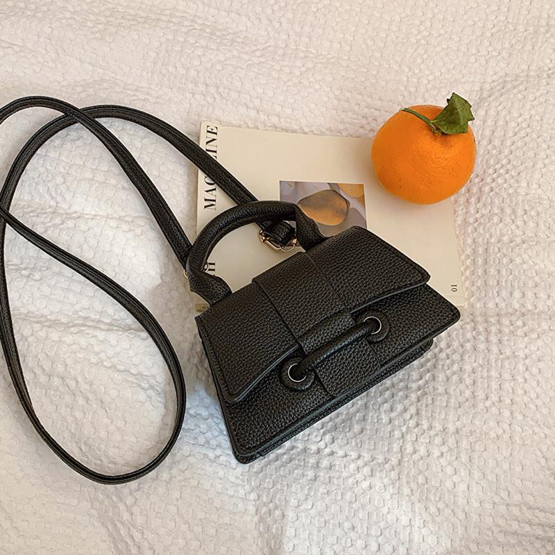 2024 New Small Chain Crossbody Bag With Unique And Elegant Design For Women чёрный