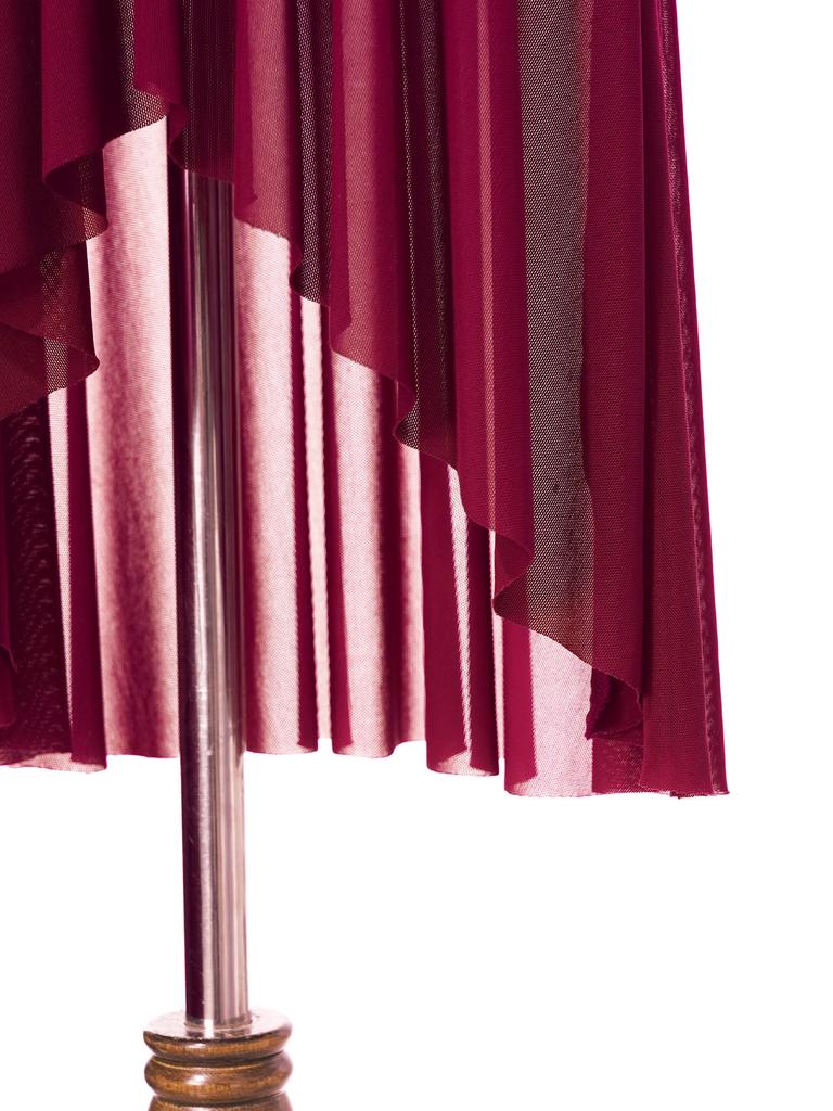 Dívčí lyrické taneční šaty bez rukávů s dutým designem na zádech, s vysokým nízkým lemem, vestavěnými kalhotkami a leotardem