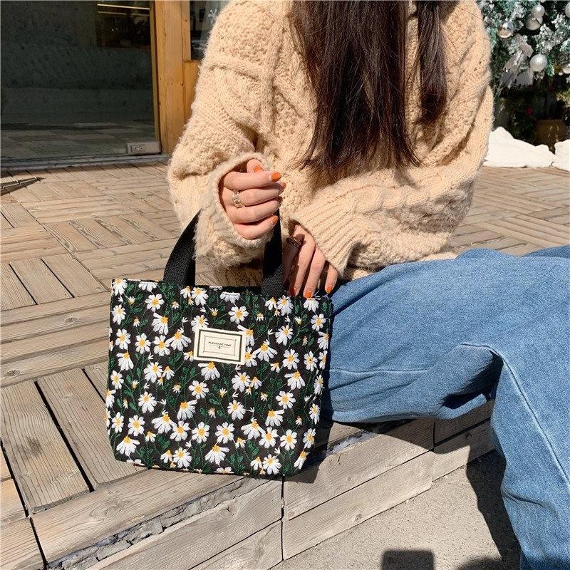 Elegant Embroidered Daisy Floral Handbag Soft Cotton Linen Tote Bag For Moms
