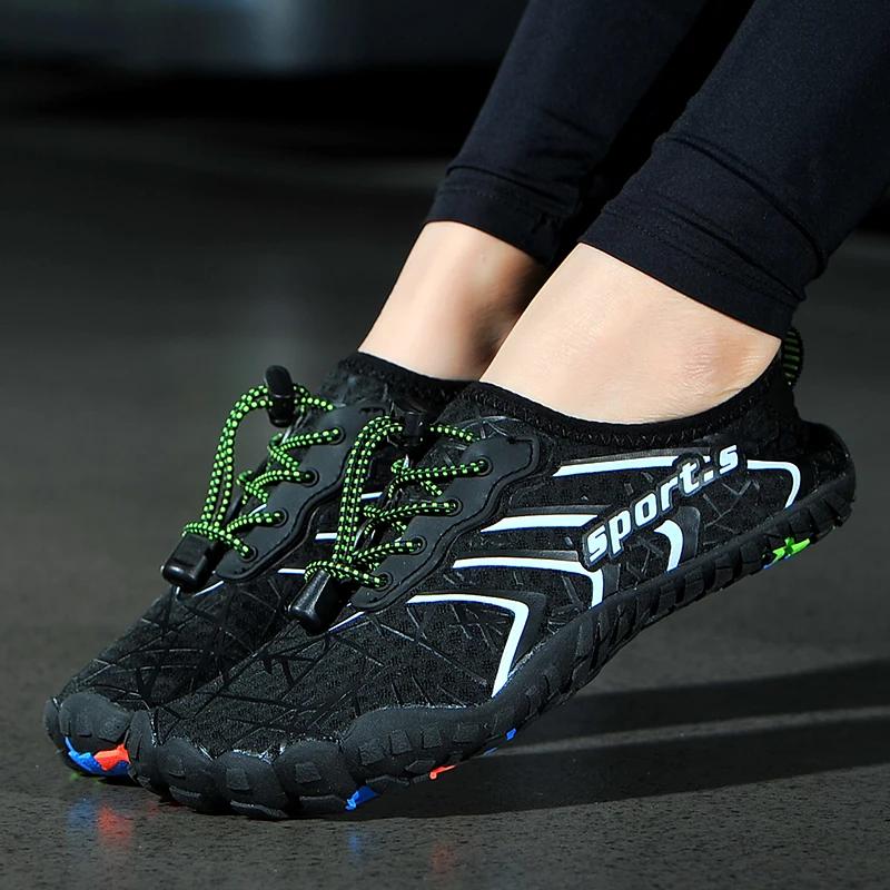 Nouvelles Chaussures d'Eau d'Été Respirantes à Séchage Rapide Hommes Femmes Couples Extérieur Plage Natation Baskets Antidérapantes Chaussures de Wading Amont