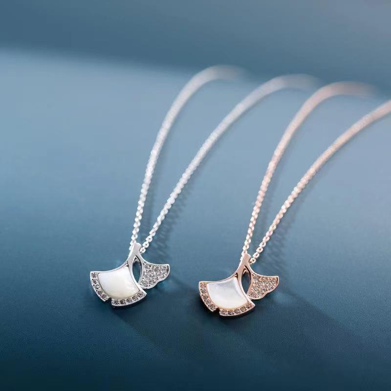 Elegant Copper-Plated Zirconia Ginkgo Leaf Necklace for Women - Versatile Light Luxury Accessory