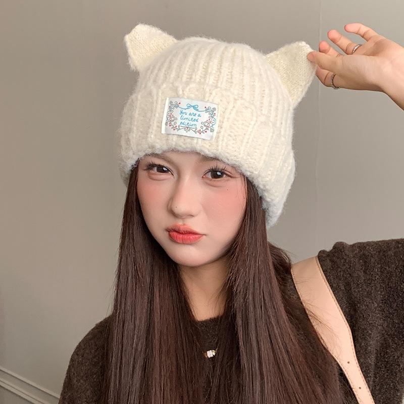 Japanische Süße Weiche und Wachsige Flauschige Gestrickte Mütze für Damen im Herbst und Winter mit Aufnäher Warme Katzenohren und Kopfumwickelnd Persönlichkeit Wollmütze