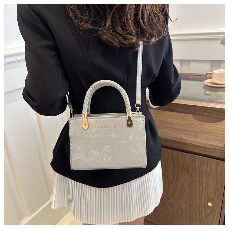 

2025 Versatile French Quicksand Crossbody Shoulder Bag: Fashionable Small Square Handbag серебряный