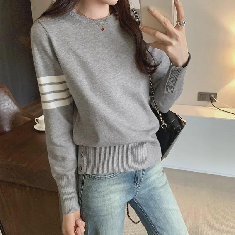 

Женский вязаный свитер с манжетами и подолом на пуговицах — свободный крой, идеально подходит для осени/зимы 2024 г. Small светло-серый