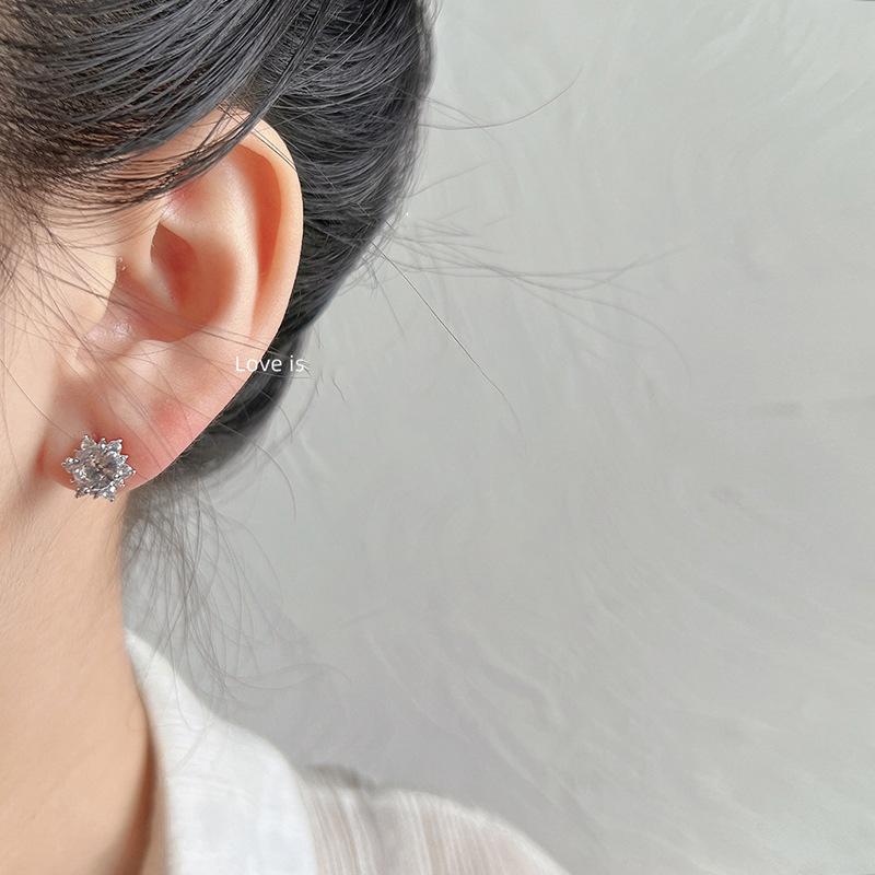 Simple Luxury Snowflake Zircon Stud Earrings Fashionable Chic Dazzle Jewelry