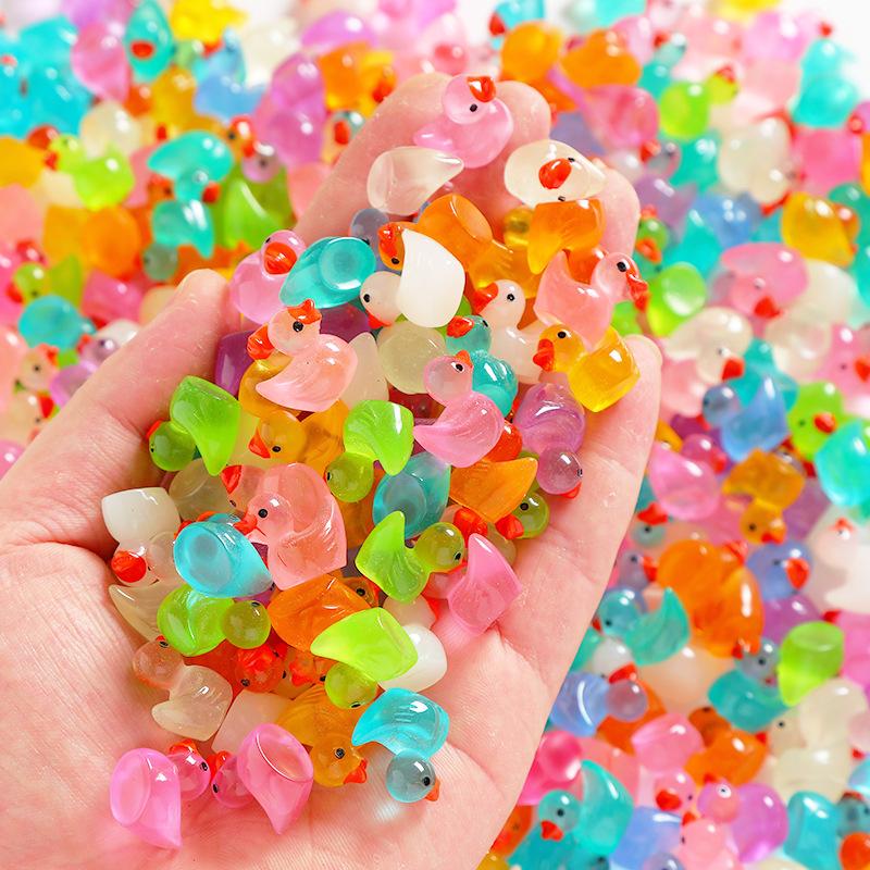 

30 Pieces Miniature Glowing Duck Figurines for Micro Landscape Decoration Small Collectible Ornaments Suitable for Various Displays One Size розовый