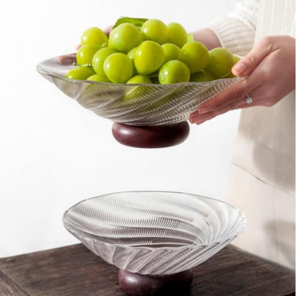 Luxury Glass Fruit Bowl for Coffee Table: High-End Reception Tray for Snacks, Nuts, and Dried Fruits.