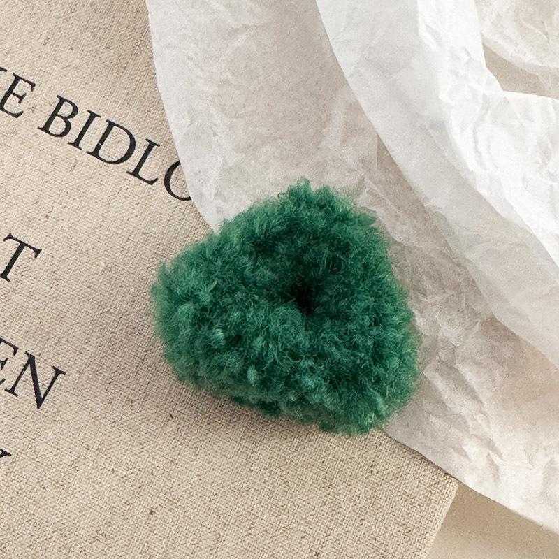 

Plush Cat Ear Hair Clip for Women: Princess Style Claw Accessory for Autumn/Winter