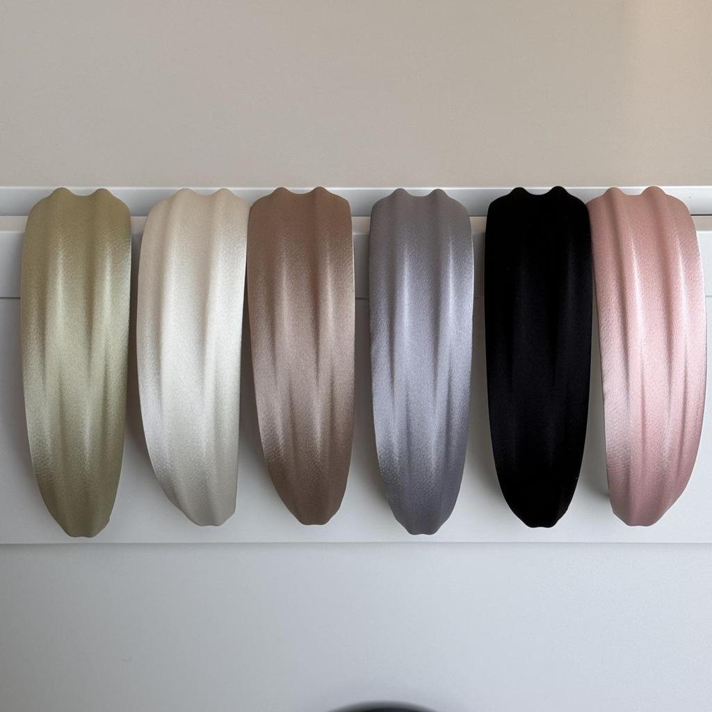 Elegant Embossed Satin Headband: Versatile Wide-Edge Hair Accessory for a High-End Feel