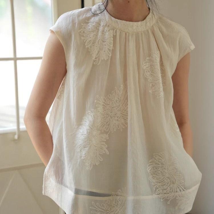 

Premium air shirt, elegant embroidered top, round neck, meat-covering and thin top, cool and sleeveless. M [Recommended within 50kg]