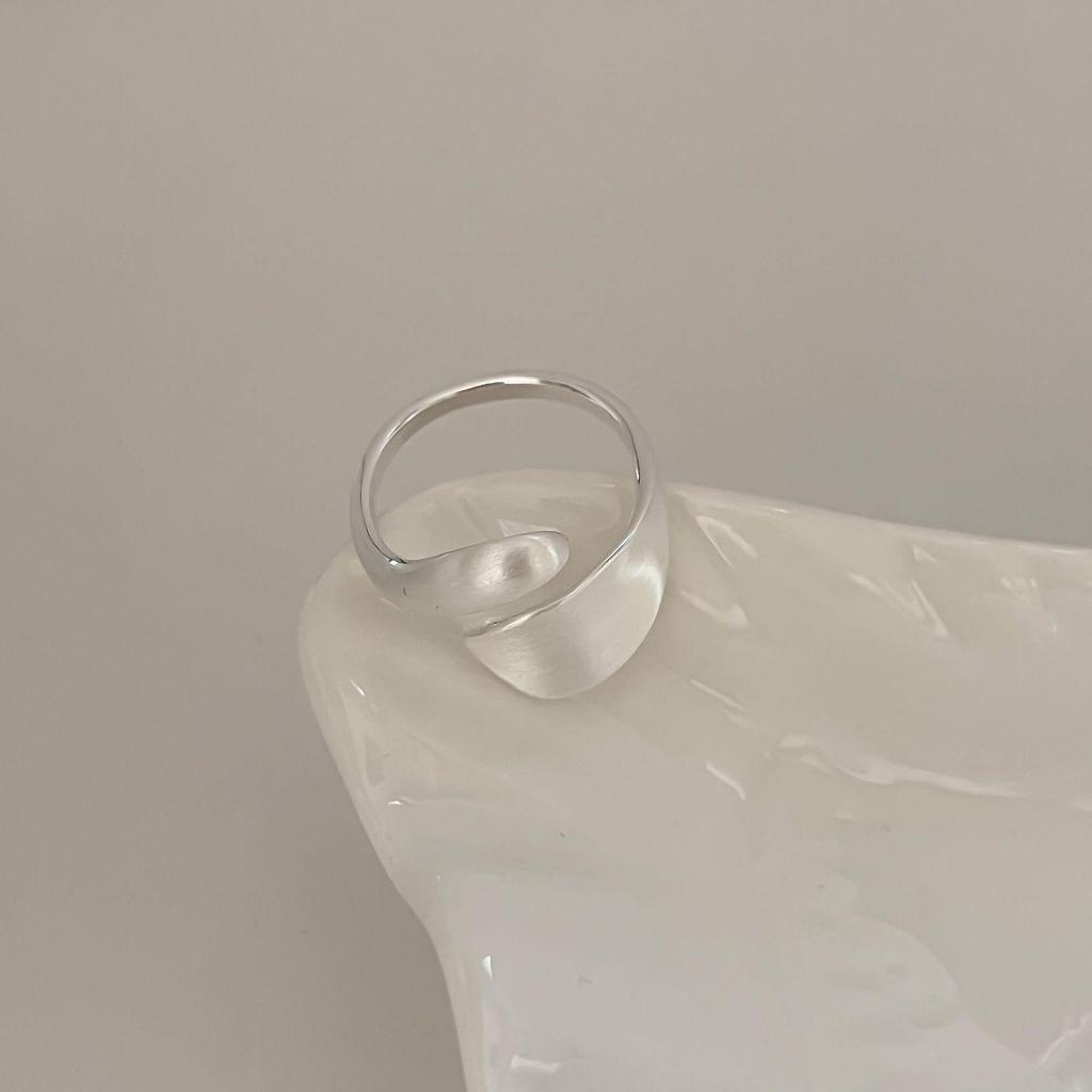 Retro Intertwined Metal Ring for Women - Korean Design