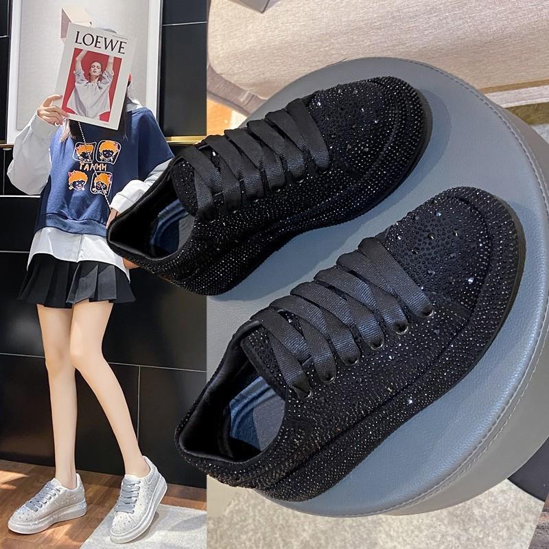 NEW Brand Women Fashion Casual Glitter Sparkling Sneakers Women Encrusted Lace Up Shoes White Sole Fashion Street Sneakers Shiny