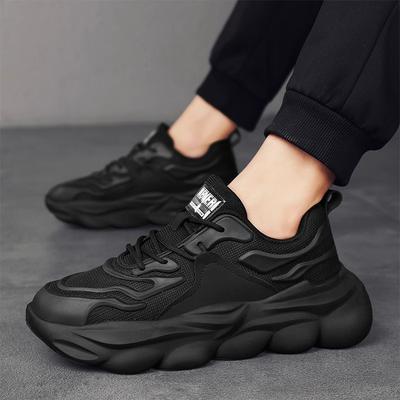 Pure zwarte herenschoenen zomer ademend mesh 2024 nieuwe casual zwarte sportschoenen heren hardlopen verhogend papa schoenen