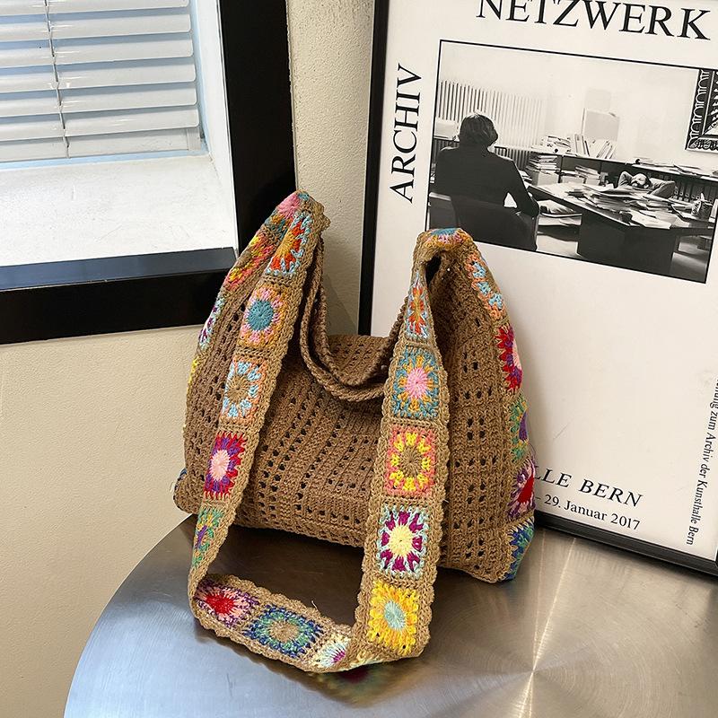 

Only beautiful woman bag new hollow shoulder armpit bag lazy wind large capacity messenger bag woman хаки