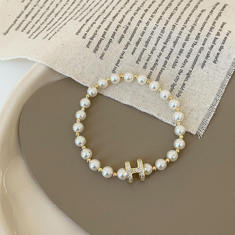 Letter Pearl Beaded Bracelet Women'S French Retro Light Luxury Elegant Personality High Fashion Versatile Bracelet Jewelry