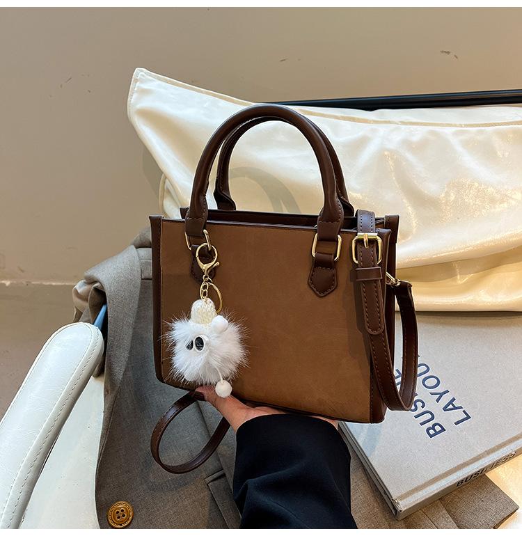 Trendy women's bags, shoulder messenger bags, new portable bucket bags, small bags.