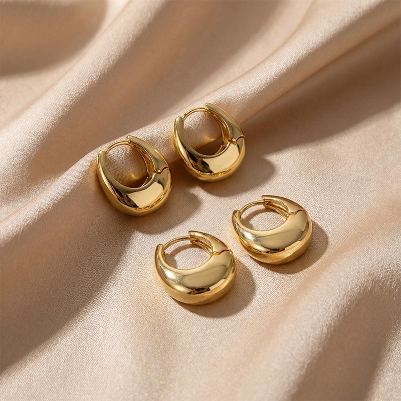 Elegant French Hoop Earrings: High-End Light Luxury Circle Copper Design for Women