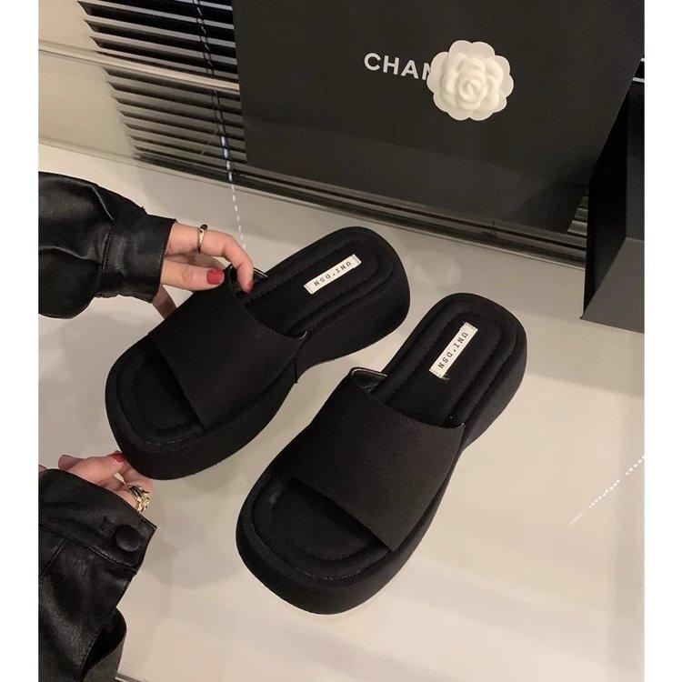 

Platform slippers women s summer wear 2025 new Internet celebrity fashion cool slippers women s high-heeled beach slippers 40
