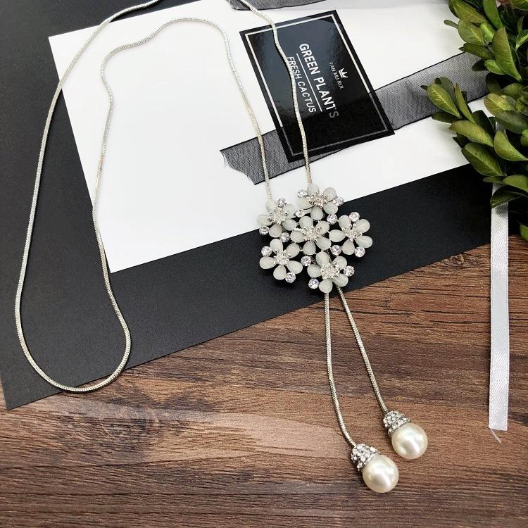Fashion Temperament Simple Necklace Female Flower Crystal Diamond Decoration Long Sweater Chain Versatile Clothing Accessories