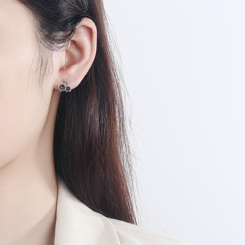 New Chinese Silver Stud Earrings Female Personality Literary And Retro Black Three-Dimensional Flower Sweet And Cool Student Ear Jewelry