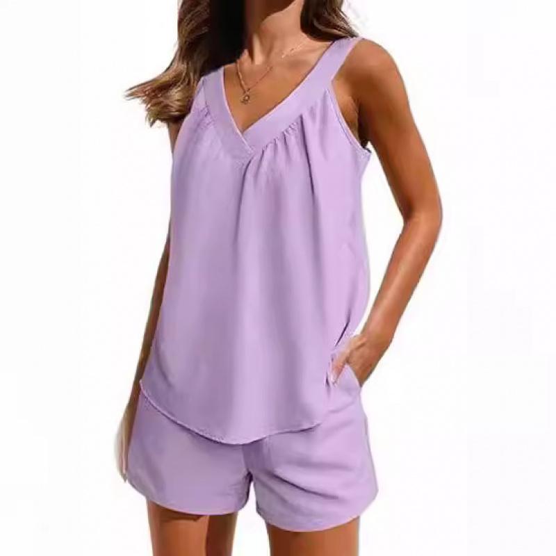 Completo da donna con shorts e top casual senza maniche a tinta unita, scollo a V, morbido