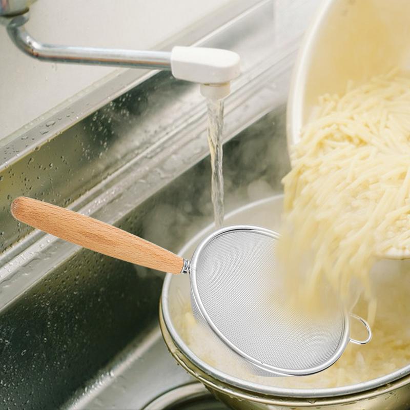 304 stainless steel filter Spoon with Comfortable insulated Wooden Handle Flour Filter Spoon Household Kitchen Fried Food Filter