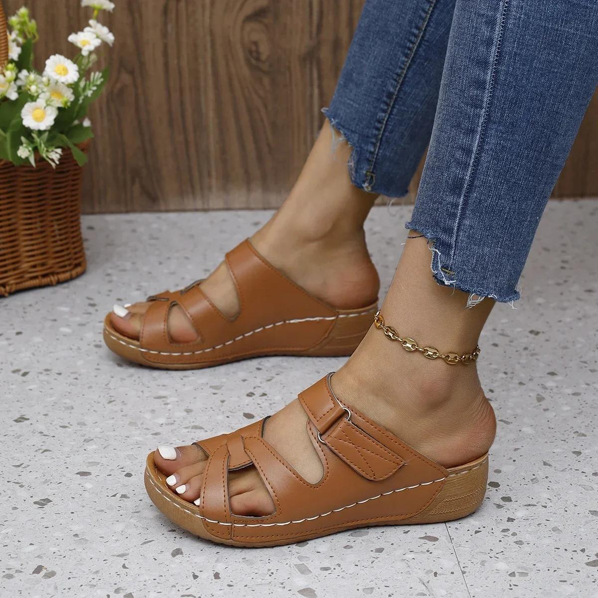 

Модные летние туфли на платформе для женщин, новые женские тапочки с открытым носком на танкетке, повседневные женские шлепанцы больших размеров, женские сандалии 43 коричневый