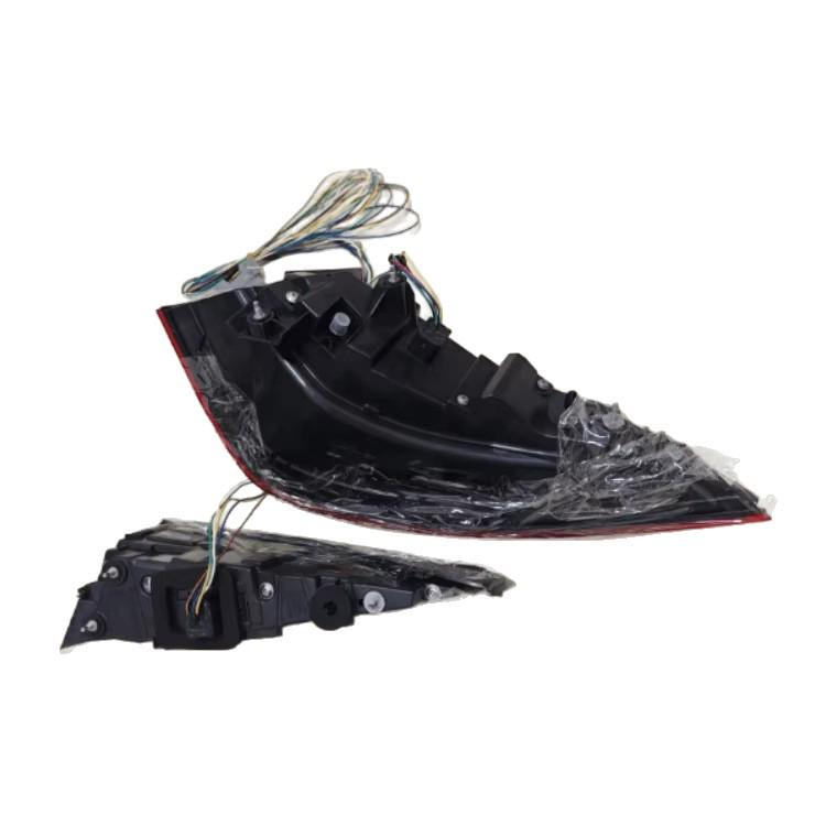 The 2239062300 and 2239062400 are compatible outer taillights for the 2022 Mercedes-Benz S-Class W223.