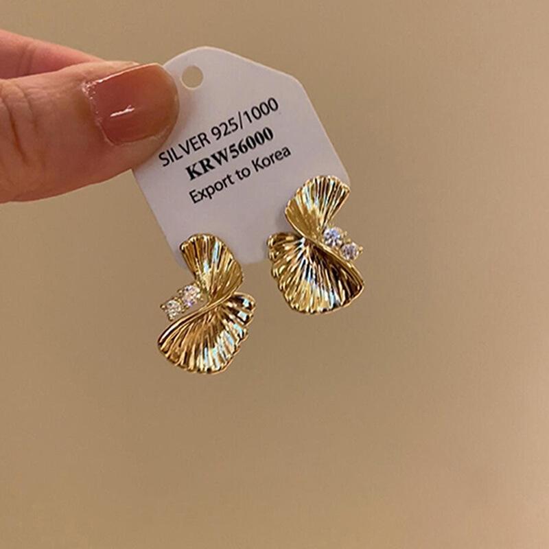 Silver Needle Zircon Metal Twisted Fan Leaf Earrings European and American Earrings, Earrings, Light Luxury Earrings, Design Sense Niche