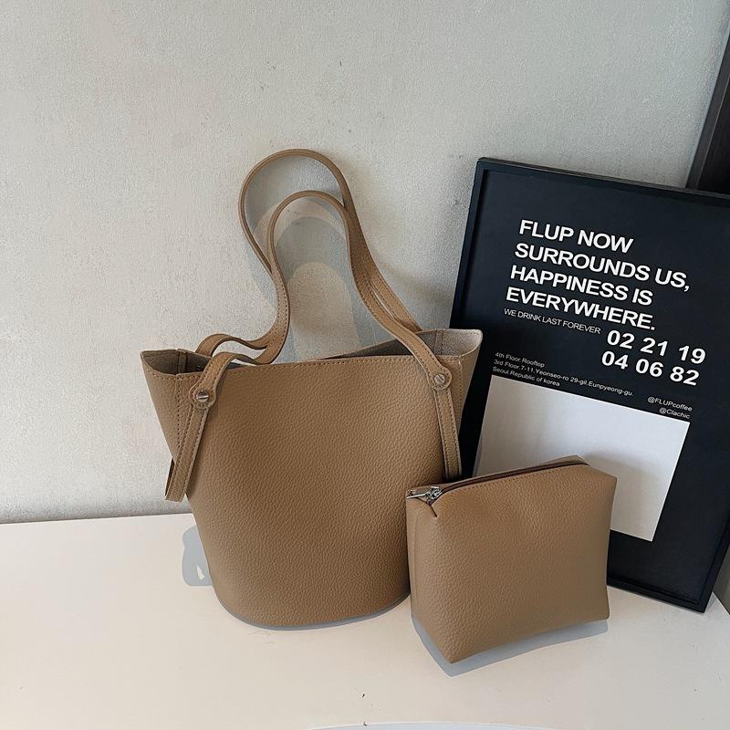 Fashionable Large Capacity Portable Commuter Bag Women's 2025 Summer New Bucket Bag High-end One-shoulder Underarm Bag