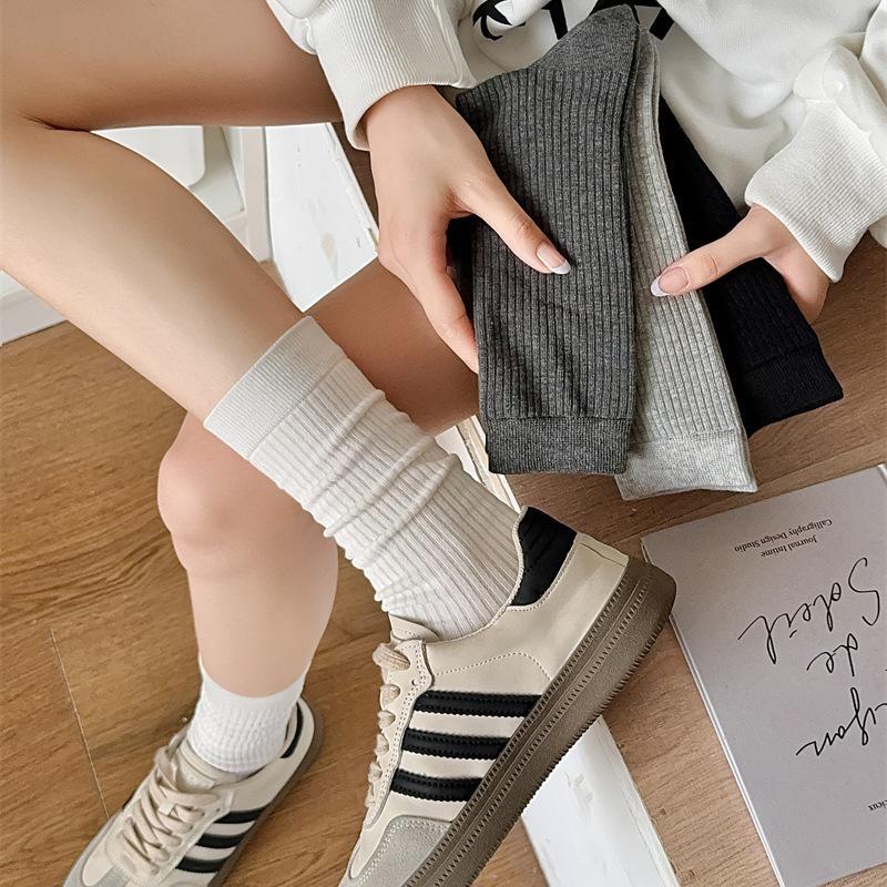 2024 Autumn/Winter Women's Mid-Tube Pile Socks - Japanese-Style Ankola Red Pull-Up Socks, Versatile for Any Outfit