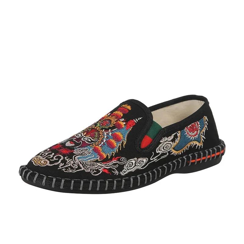 Klassische bestickte Casual Herren Flats Fashion Slip on Herren Canvas Loafers Chinesisches ethnisches Paar Tuch Zapatillas De Deporte