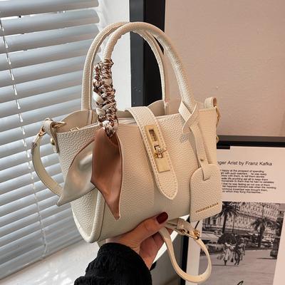 Spring New High Quality Women's Shoulder Bag Trendy Autumn Winter Vegetable Basket Ladies Small Fragrance Crossbody Bag Fashion Buckle Bucket Bag
