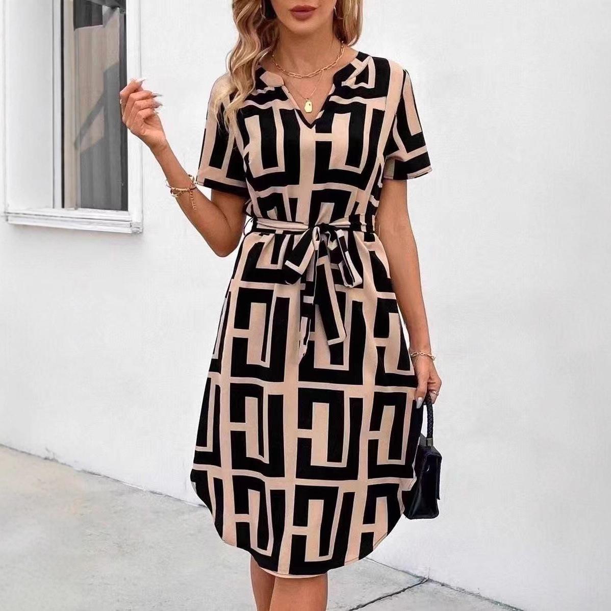 European American Women s V-neck Printed Dress Large