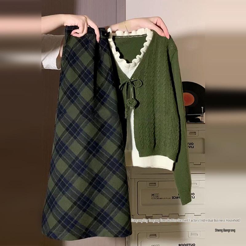 Green Knitted Plaid Sweater Dress - Women's Korean Style Petite Outfit for Spring and Autumn