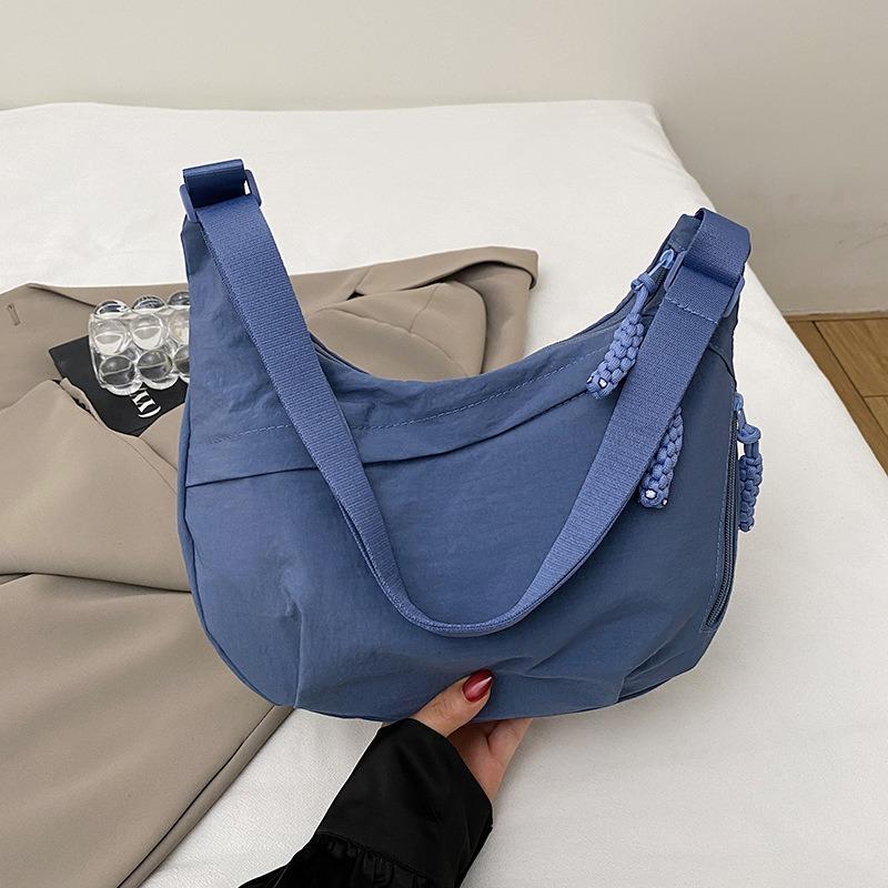 Lässige Knödeltasche, hochwertige Textur, vielseitige Umhängetasche mit großem Fassungsvermögen, neuer Damen-Klassiker für Pendler, trendige Stofftasche