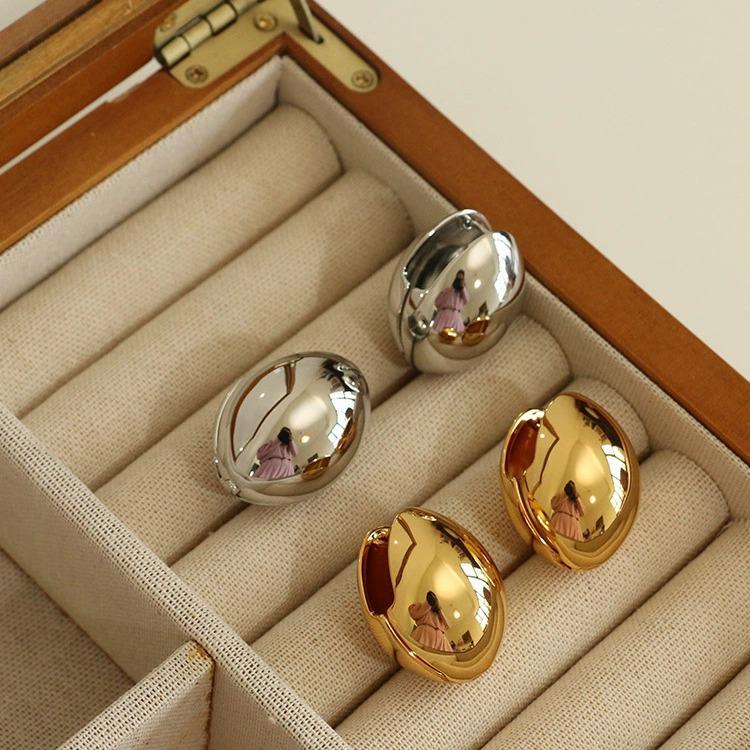 Kolczyki z frędzlami w stylu vintage z kwiatami Silver Needle - Retro styl europejski i amerykański, metalowe ćwieki, lekkie luksusowe kolczyki damskie.