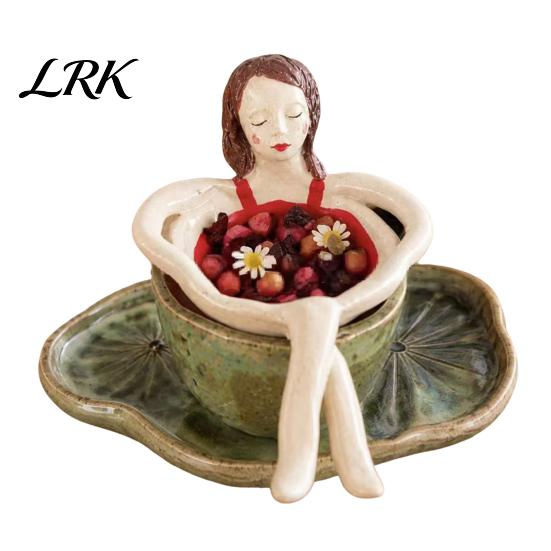 Decorative Tea Steeper for Lovers Bathing Girl Infuser Loose Leaf Tea, Fine Mesh Strainer, Creative Resin Personalized Accessory Sitting Figure Filter