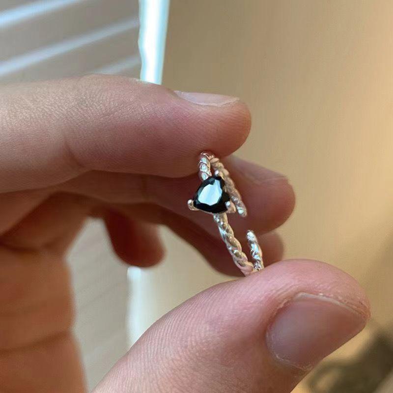 Elegantní prsten s černým zirkonem ve tvaru hvězdy pro ženy - Luxusní, módní design pro ukazováček a osobní styl