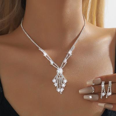 3-teiliges modisches Damen-Strass-Set mit geometrischen Fransen, Halskette und Ohrringen, geeignet für Hochzeiten, Partys und als Weihnachtsgeschenke