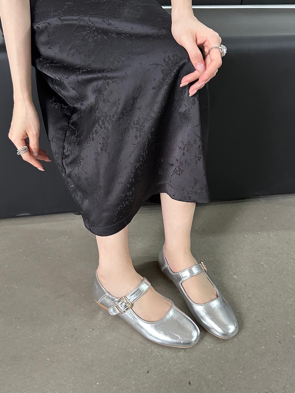 Модные женские туфли-лоферы с круглым носком на плоской подошве 2024 года — фото 5